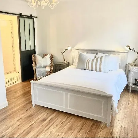 Stunning Bedroom Overlooking The Charente Bourg-Charente