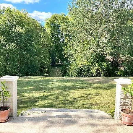Stunning Bedroom Overlooking The Charente *